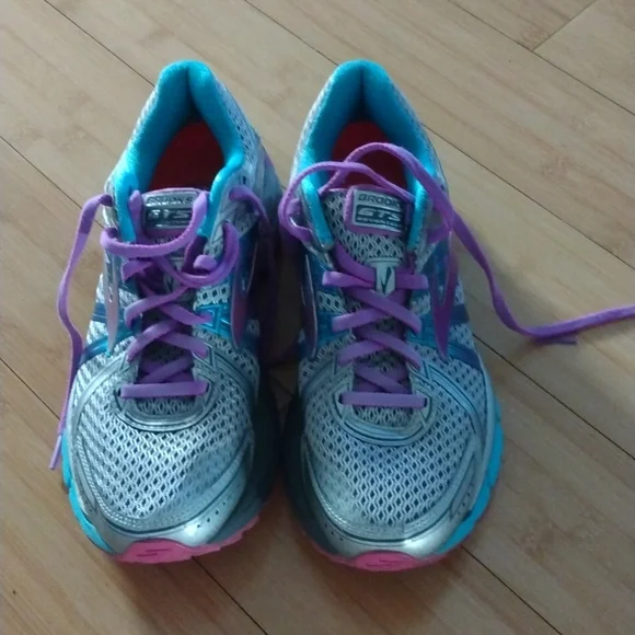 Brooks Women's Adrenaline GTS 17 Running Shoe size 9 NARROW. - Picture 3 of 10